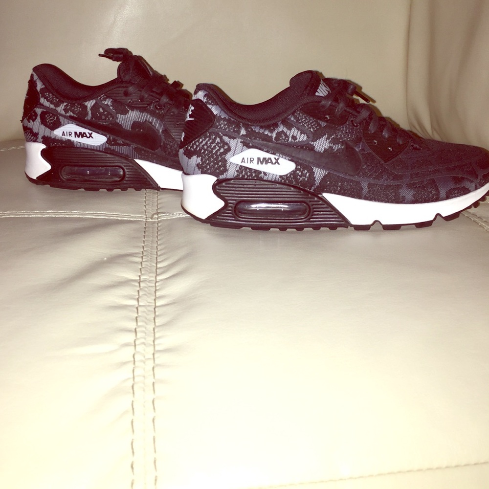 Nike Air Max Sneakers lace detail